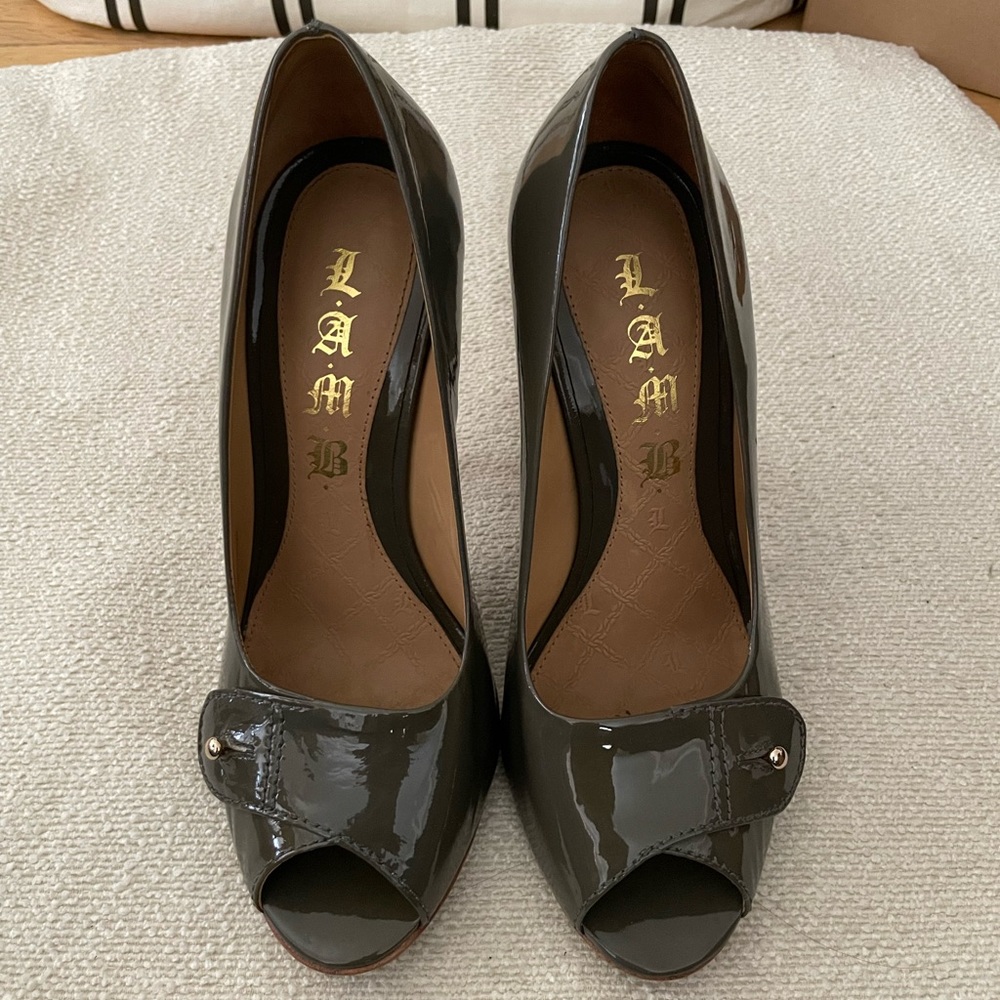 7.5W Lamb Gray/Green Patent Heels